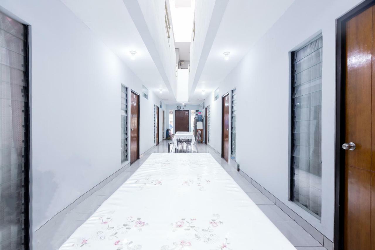 Oyo 1516 Cemara Gading Syariah Hotel
